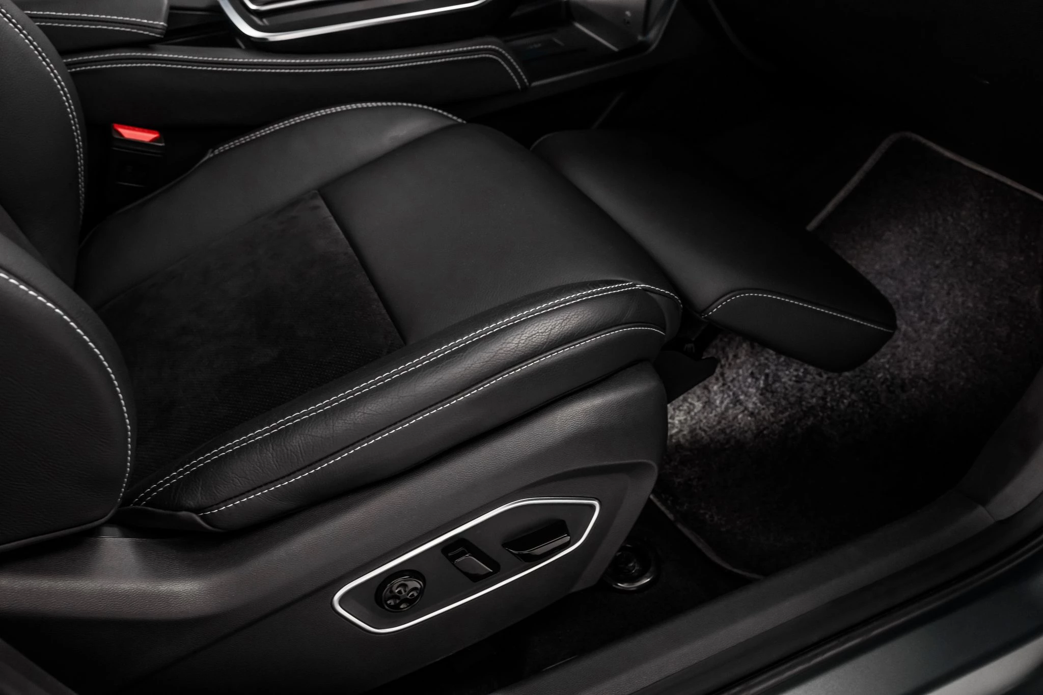 Sedili Alcantara Full Optional 2048X1365